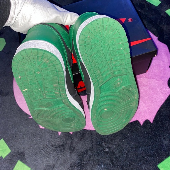 Jordan 1 pine green Size 9 - Picture 2 of 5
